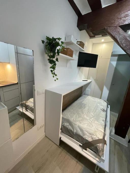 Tesorito, Estudio Individual En Malasana, Bajo Pequeno En Calle Del Tesoro Διαμέρισμα Μαδρίτη Εξωτερικό φωτογραφία